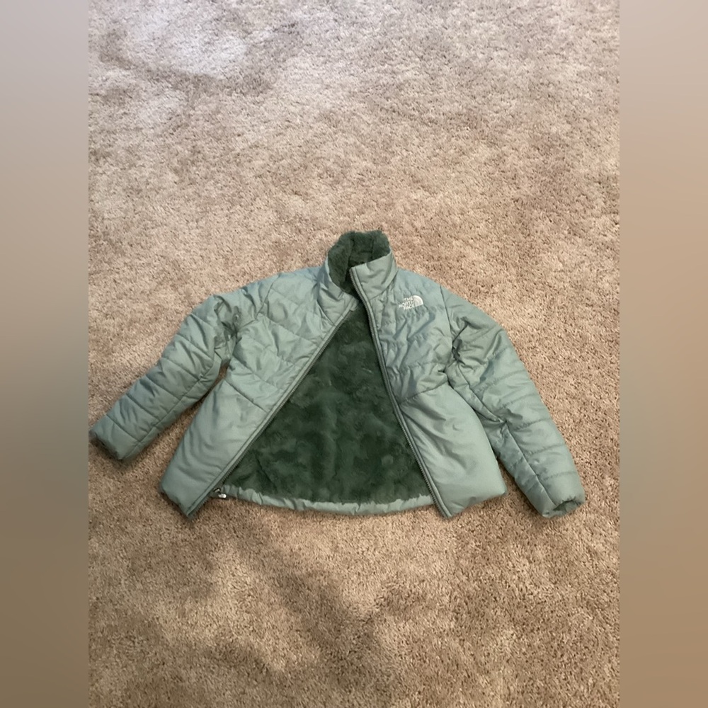 Girls small north face reversible jacket. Great condition.
